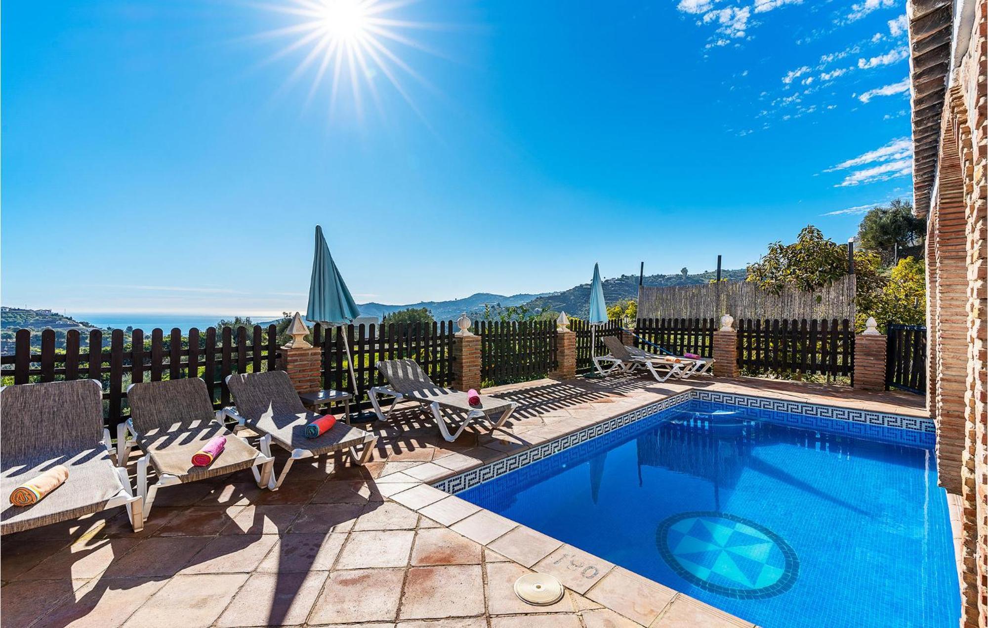 Amazing Home In Frigiliana With Kitchen エクステリア 写真